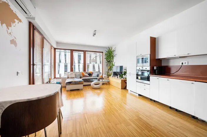 Pronájem bytu 2+kk, Praha - Karlín, Rohanské nábřeží, 67 m2