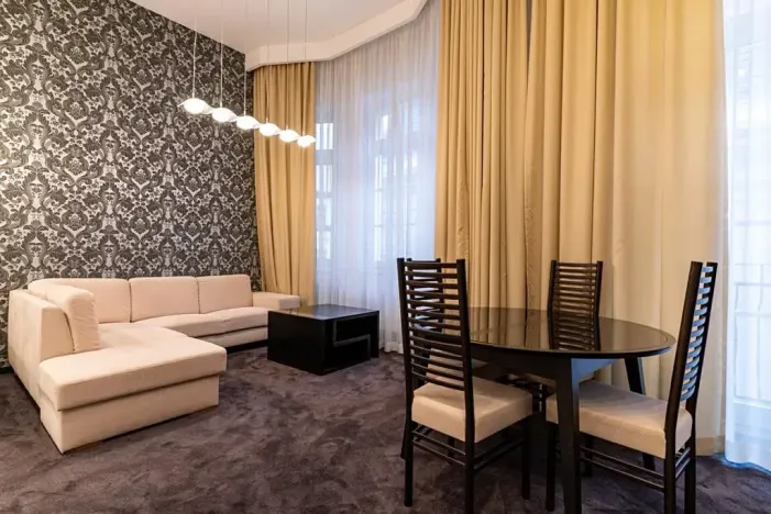 Prodej bytu 2+kk, Karlovy Vary, Divadelní náměstí, 65 m2