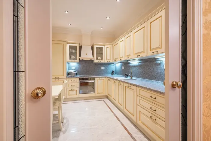 Prodej bytu 3+1, Karlovy Vary, Divadelní náměstí, 113 m2