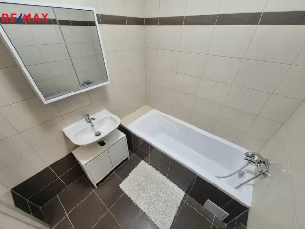 Pronájem bytu 2+kk, Milovice, Slepá, 51 m2