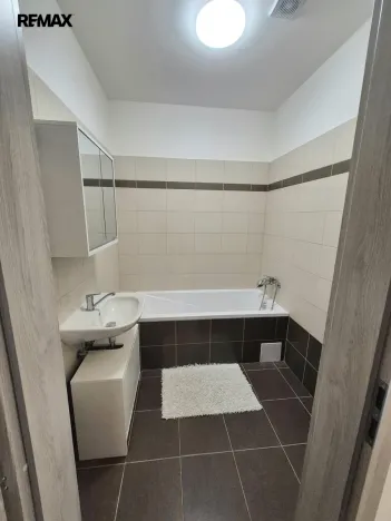 Pronájem bytu 2+kk, Milovice, Slepá, 51 m2