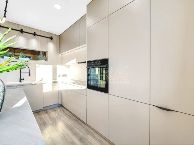 Prodej bytu 1+kk, Praha - Újezd nad Lesy, Velebného, 37 m2