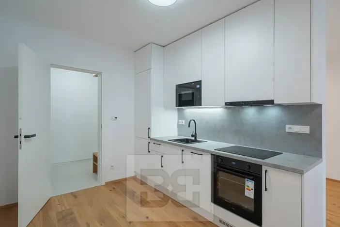 Pronájem bytu 1+kk, Praha - Košíře, Starokošířská, 40 m2