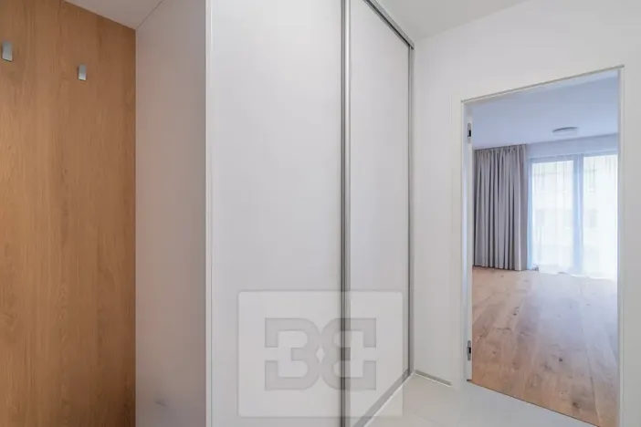 Pronájem bytu 1+kk, Praha - Košíře, Starokošířská, 43 m2