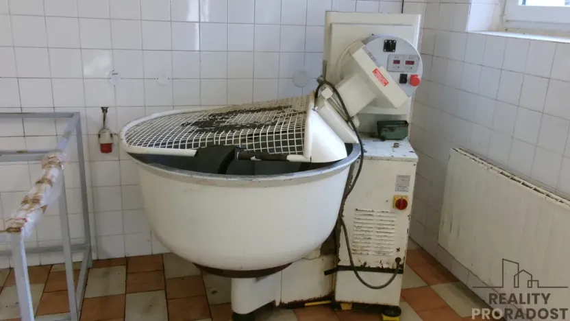 Pronájem výrobních prostor, Střelice, 120 m2