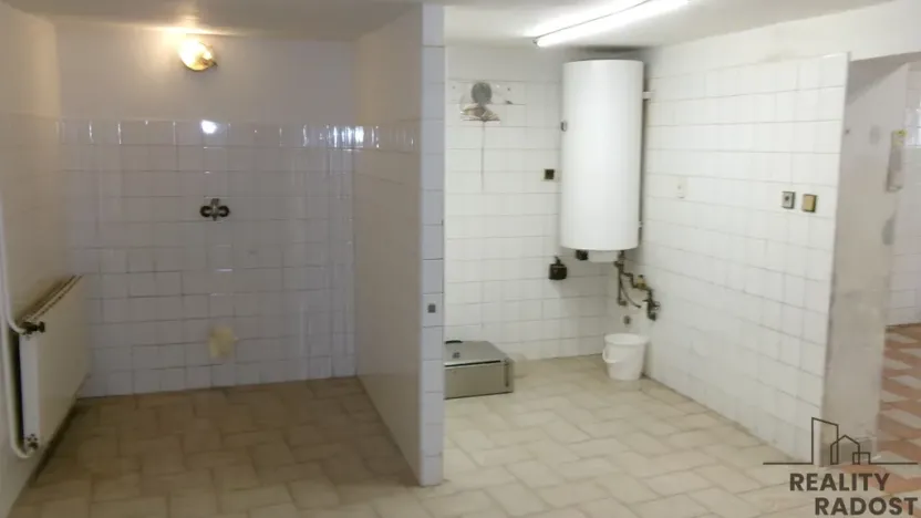 Pronájem výrobních prostor, Střelice, 120 m2