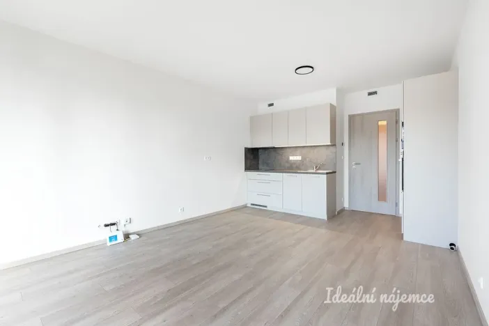 Pronájem bytu 1+kk, Praha, Poděbradská, 32 m2