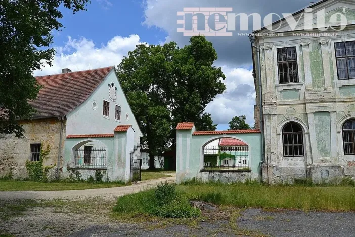 Prodej historického objektu, Hatín - Jemčina, 2500 m2