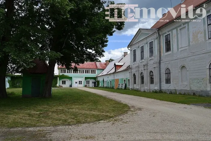 Prodej historického objektu, Hatín - Jemčina, 2500 m2