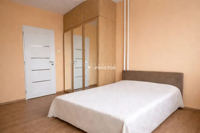 Pronájem bytu 2+kk, Praha - Prosek, Vysočanská, 45 m2