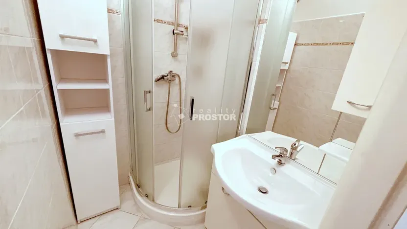 Pronájem bytu 2+kk, Praha - Prosek, Vysočanská, 45 m2