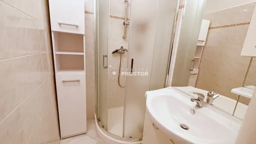 Pronájem bytu 2+kk, Praha - Prosek, Vysočanská, 45 m2