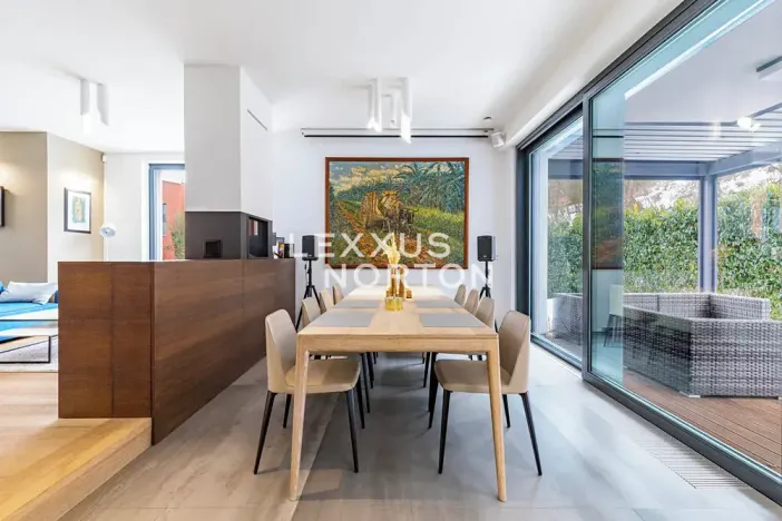 Prodej vily, Praha - Dejvice, V Šáreckém údolí, 285 m2