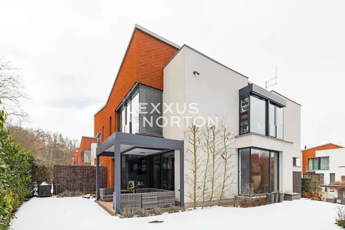 Prodej vily, Praha - Dejvice, V Šáreckém údolí, 285 m2