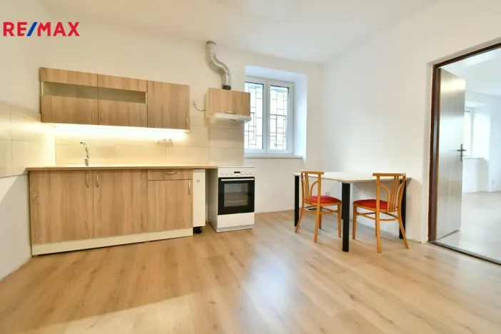 Pronájem bytu 1+1, Nová Paka, Masarykovo náměstí, 50 m2