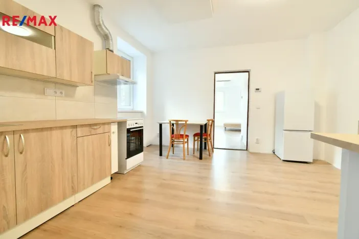 Pronájem bytu 1+1, Nová Paka, Masarykovo náměstí, 50 m2