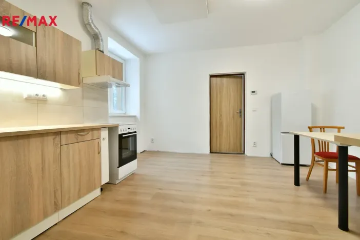 Pronájem bytu 1+1, Nová Paka, Masarykovo náměstí, 50 m2