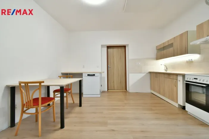 Pronájem bytu 1+1, Nová Paka, Masarykovo náměstí, 50 m2