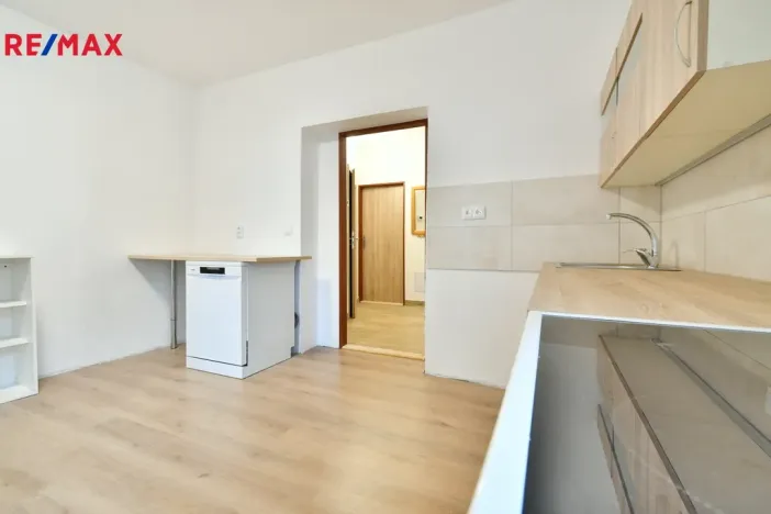 Pronájem bytu 1+1, Nová Paka, Masarykovo náměstí, 50 m2