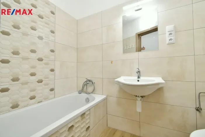 Pronájem bytu 1+1, Nová Paka, Masarykovo náměstí, 50 m2