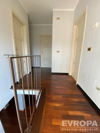 Pronájem vily, Corsanico, Itálie, Via di Casesi, 200 m2