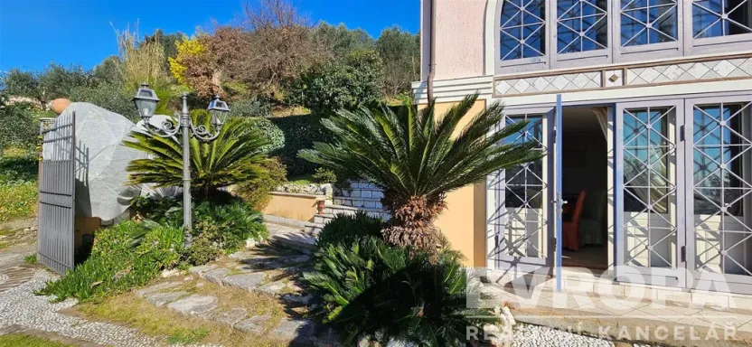 Pronájem vily, Corsanico, Itálie, Via di Casesi, 200 m2