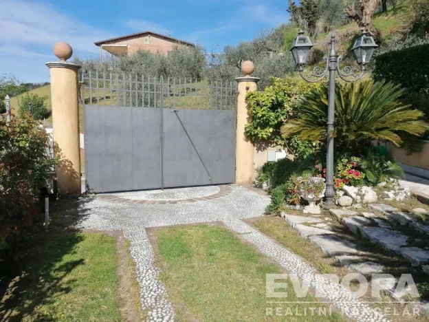 Pronájem vily, Corsanico, Itálie, Via di Casesi, 200 m2