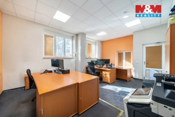 Pronájem kanceláře, Plzeň - Božkov, Božkovské náměstí, 382 m2