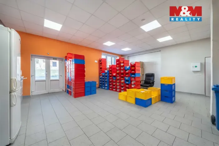 Pronájem kanceláře, Plzeň - Božkov, Božkovské náměstí, 382 m2