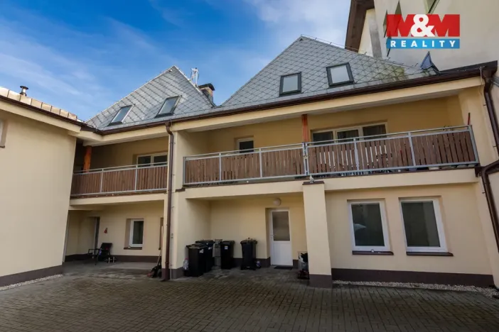 Pronájem bytu 3+kk, Bělá pod Bezdězem, Masarykovo náměstí, 100 m2