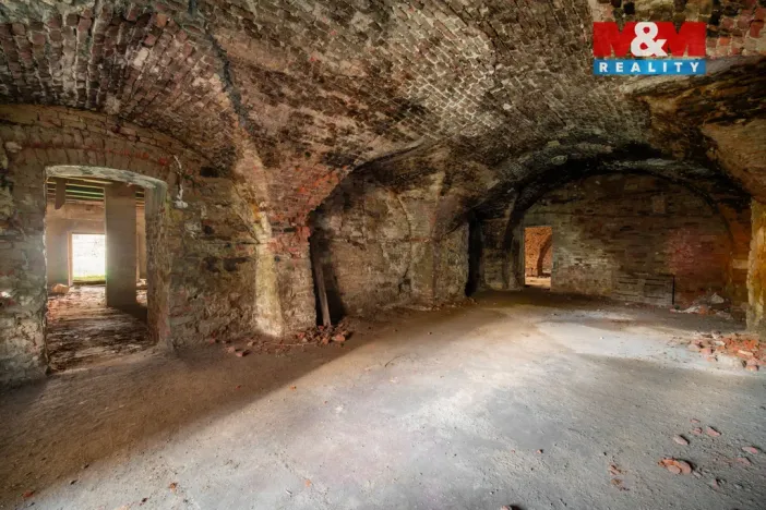 Prodej obchodního prostoru, Polička - Polička-Město, Komenského, 476 m2