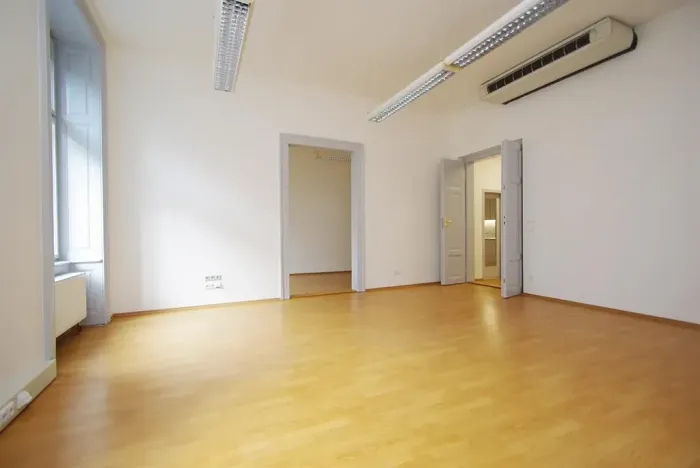 Pronájem kanceláře, Praha - Smíchov, Štefánikova, 70 m2