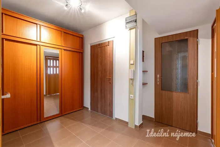 Pronájem bytu 1+1, Praha - Kobylisy, Luhovská, 41 m2