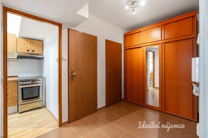 Pronájem bytu 1+1, Praha - Kobylisy, Luhovská, 41 m2