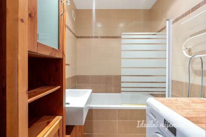 Pronájem bytu 1+1, Praha - Kobylisy, Luhovská, 41 m2