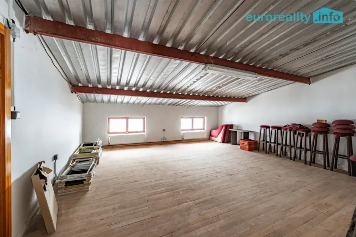 Prodej výrobních prostor, Libá, 1011 m2