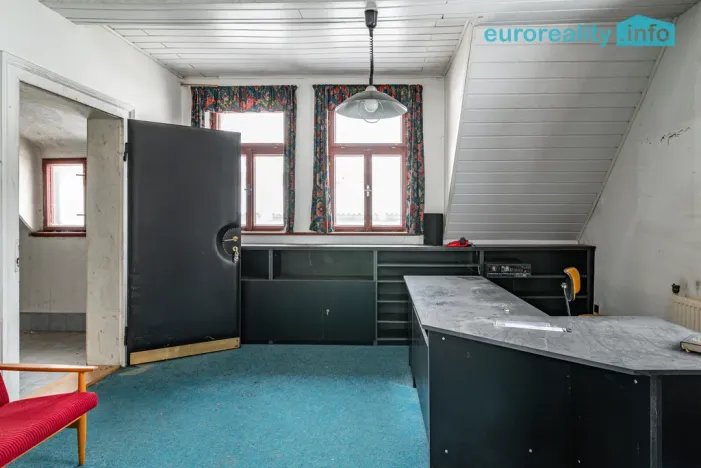 Prodej výrobních prostor, Libá, 1011 m2