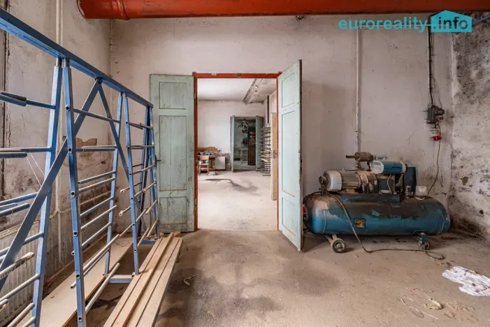 Prodej výrobních prostor, Libá, 1011 m2