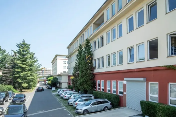 Pronájem skladu, Praha, Počernická, 330 m2