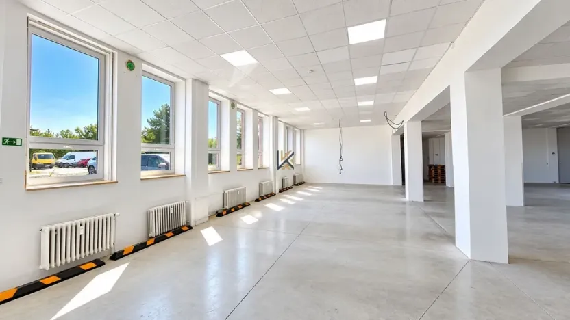 Pronájem skladu, Praha, Počernická, 400 m2