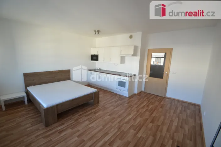 Pronájem bytu 1+kk, Praha - Modřany, Pískařská, 39 m2