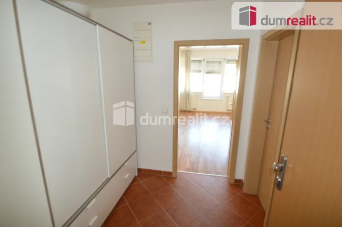 Pronájem bytu 1+kk, Praha - Modřany, Pískařská, 39 m2