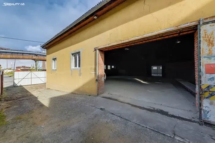 Prodej výrobních prostor, Kladno, Huťská, 1000 m2