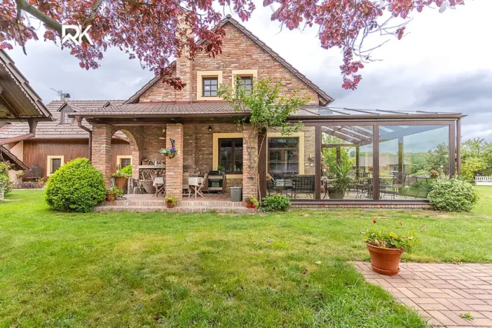 Prodej rodinného domu, Bříství, 375 m2