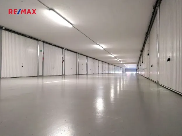 Pronájem garáže, Praha - Prosek, Lovosická, 17 m2