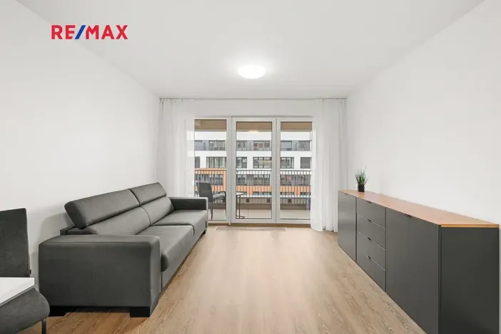 Pronájem bytu 1+kk, Praha - Hloubětín, Poděbradská, 33 m2