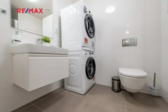 Pronájem bytu 1+kk, Praha - Hloubětín, Poděbradská, 33 m2