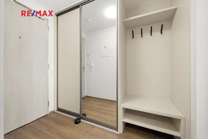 Pronájem bytu 1+kk, Praha - Hloubětín, Poděbradská, 33 m2