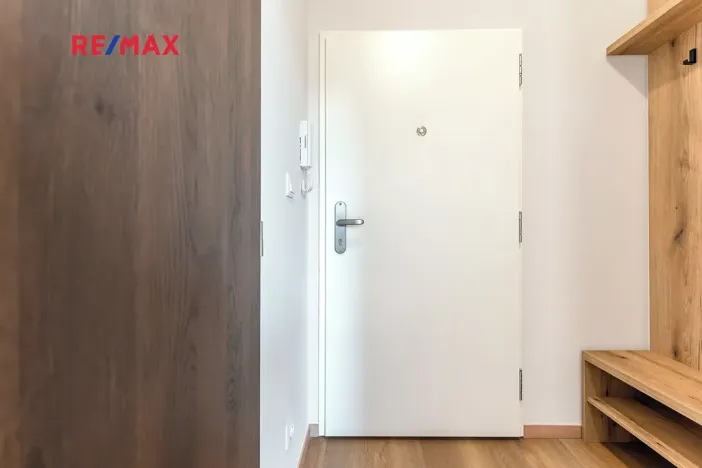 Pronájem bytu 1+kk, Praha - Libeň, náměstí Dr. Václava Holého, 27 m2