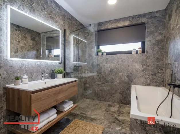 Prodej rodinného domu, 1639 m2